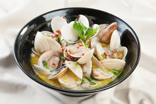 ngh&ecirc;u hấp vang trắng
