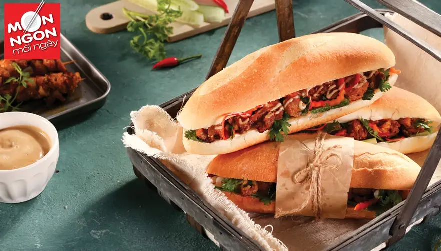B&aacute;nh m&igrave; thịt nướng sả mayo