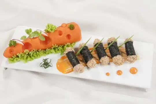 m&oacute;n chả gi&ograve; rong biển