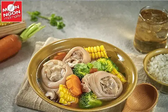 Canh gi&ograve; heo rau củ