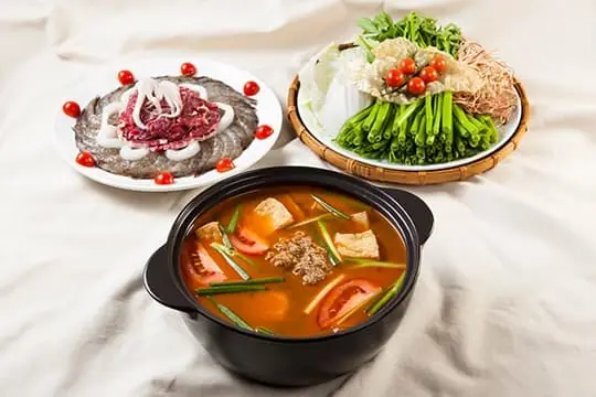Lẩu th&aacute;i cua đồng