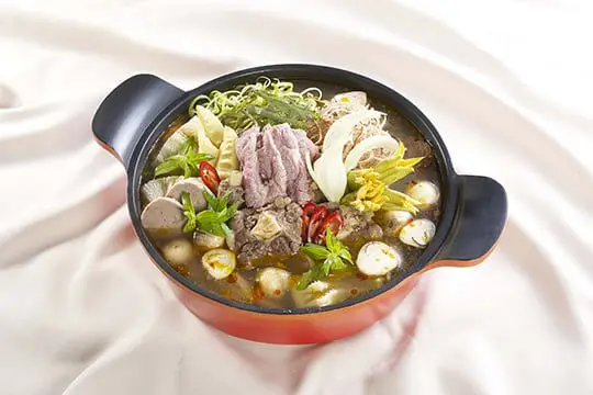 Lẩu b&ograve; chua cay