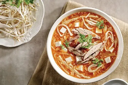 s&uacute;p măng vịt chua cay