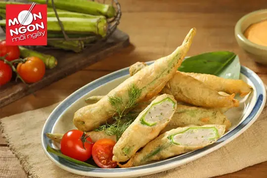 Đậu bắp nhồi chả c&aacute; chi&ecirc;n
