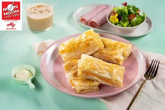 Sandwich n&oacute;ng ph&ocirc; mai thịt nguội