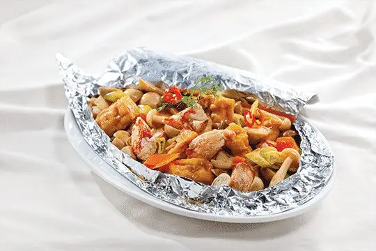 Đậu hũ l&agrave; nguy&ecirc;n liệu quen thuộc khi chế biến c&aacute;c m&oacute;n nhậu chay