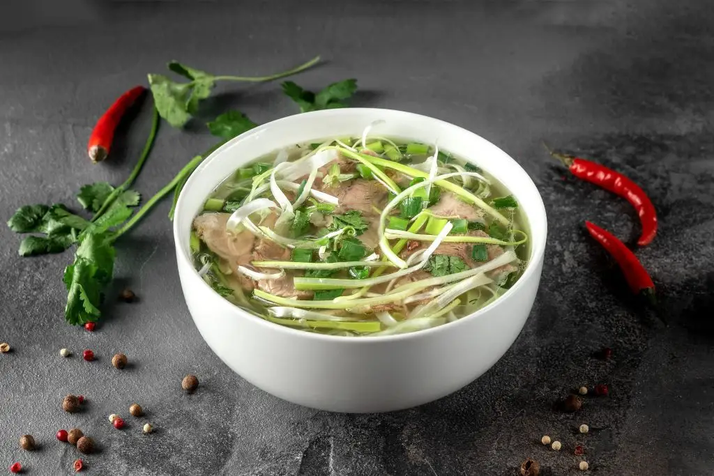 Phở b&ograve; l&agrave; một trong những m&oacute;n ăn ngon miền Bắc đặc trưng