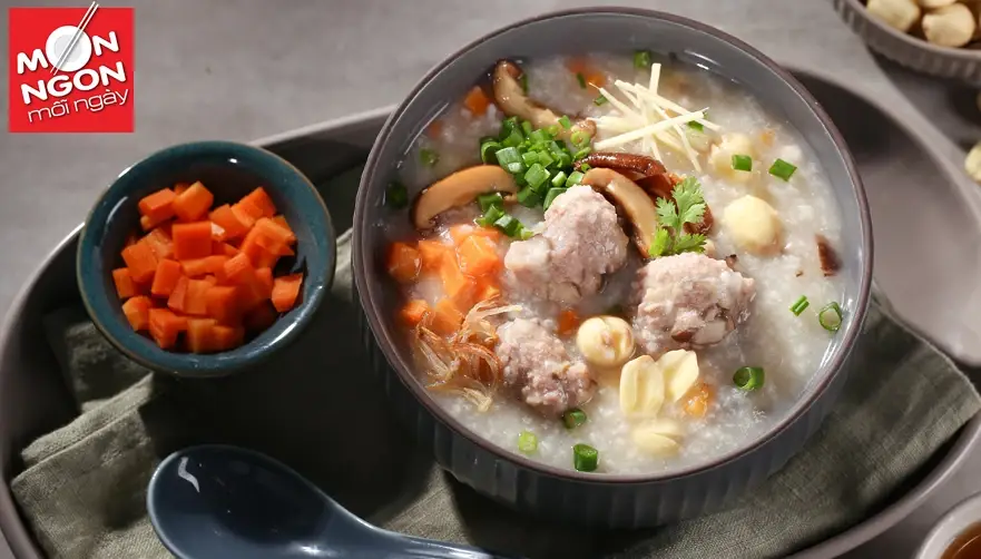 Ch&aacute;o hạt sen nấu b&ograve; vi&ecirc;n