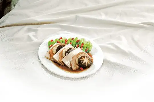 Đậu hũ l&agrave; nguồn cung cấp đạm thực vật chất lượng, hỗ trợ ti&ecirc;u h&oacute;a v&agrave; kiểm so&aacute;t đường huyết hiệu quả