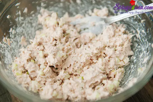 c&aacute;ch l&agrave;m b&aacute;nh m&igrave; kẹp c&aacute; ngừ 4