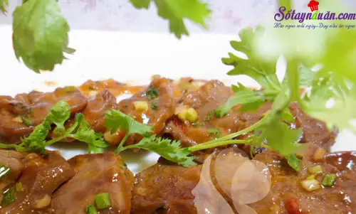 C&aacute;ch l&agrave;m lưỡi x&agrave;o chua ngọt 9