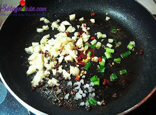 Sườn chi&ecirc;n tỏi ớt 3