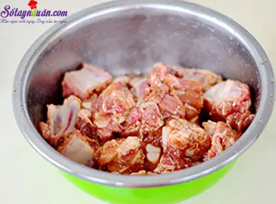 c&aacute;ch l&agrave;m sườn x&agrave;o ngũ sắc 1