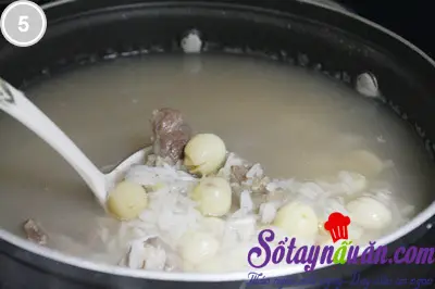 Ch&aacute;o hạt sen nấu c&ugrave;ng bắp b&ograve; 5