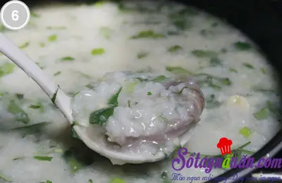 Ch&aacute;o hạt sen nấu c&ugrave;ng bắp b&ograve; 6