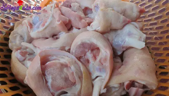 hướng dẫn l&agrave;m canh măng m&oacute;ng heo 3