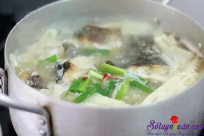 C&aacute;ch l&agrave;m canh c&aacute; nấu măng 9