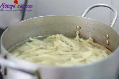 C&aacute;ch l&agrave;m canh c&aacute; nấu măng 7