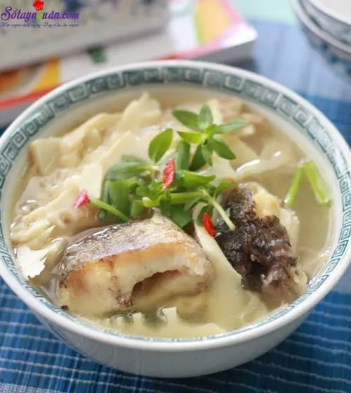 C&aacute;ch l&agrave;m canh c&aacute; nấu măng 10