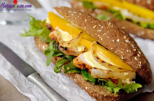 c&aacute;ch l&agrave;m b&aacute;nh m&igrave; sandwich g&agrave; với sốt xo&agrave;i 9