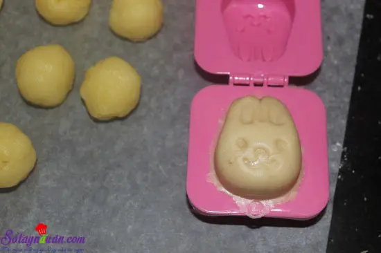 C&aacute;ch l&agrave;m b&aacute;nh Trung thu h&igrave;nh ngộ nghĩnh cho b&eacute; y&ecirc;u 15