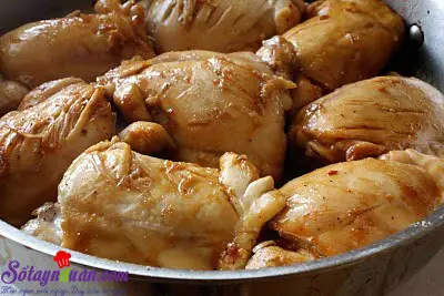 c&aacute;ch l&agrave;m g&agrave; kho gừng 4