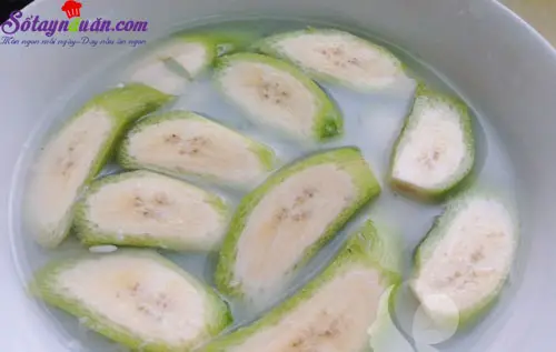 C&aacute;ch l&agrave;m ốc om chuối đậu 2