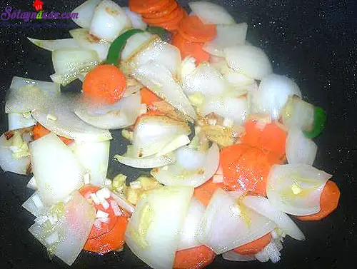 Thịt vi&ecirc;n sốt chua ngọt 4