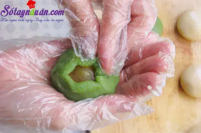 Mẹo nặn nh&acirc;n b&aacute;nh nướng đ&uacute;ng c&aacute;ch cho b&aacute;nh th&ecirc;m ngon 3