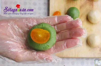 Mẹo nặn nh&acirc;n b&aacute;nh nướng đ&uacute;ng c&aacute;ch cho b&aacute;nh th&ecirc;m ngon 2