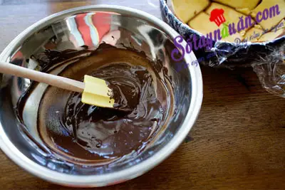 l&agrave;m b&aacute;nh chocolate hạnh nh&acirc;n2