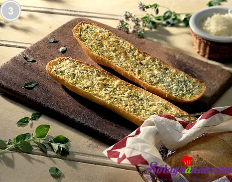 B&aacute;nh m&igrave; bơ tỏi 3