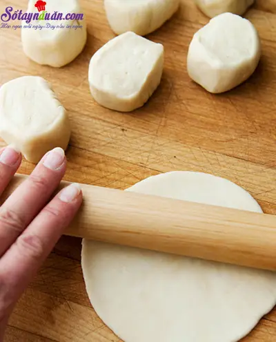 C&aacute;ch l&agrave;m b&aacute;nh bao chi&ecirc;n nh&acirc;n lạp xưởng ngon tuyệt hảo 6