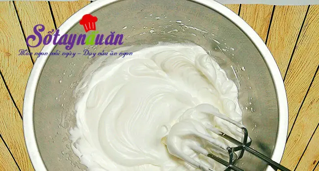 C&aacute;ch l&agrave;m b&aacute;nh chiffon l&aacute; dứa thơm mềm xốp cực ngon 4