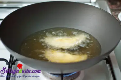 C&aacute;ch l&agrave;m b&aacute;nh gối c&agrave; ri g&agrave; thơm ngon kh&oacute; cưỡng 10