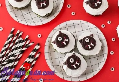 C&aacute;ch l&agrave;m cupcake qu&aacute;i vật Halloween si&ecirc;u dễ thương