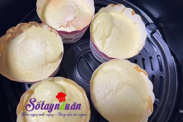 C&aacute;ch l&agrave;m b&aacute;nh cupcake bằng nồi chi&ecirc;n kh&ocirc;ng dầu