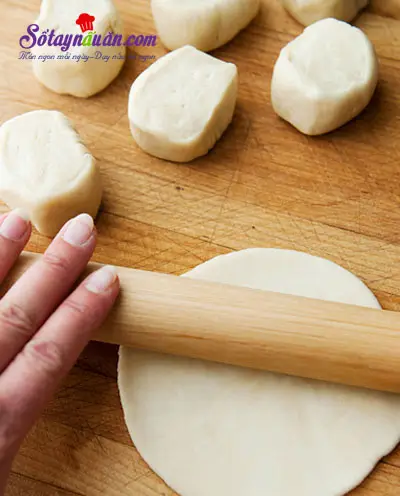 Hướng dẫn l&agrave;m b&aacute;nh bao chi&ecirc;n nh&acirc;n lạp xường ngon 6
