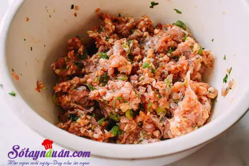 C&aacute;ch l&agrave;m b&aacute;nh m&igrave; kẹp thịt vi&ecirc;n chi&ecirc;n 3