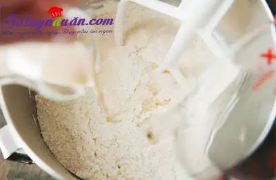 Hướng dẫn l&agrave;m b&aacute;nh malasada vị chanh leo thơm ngon 3