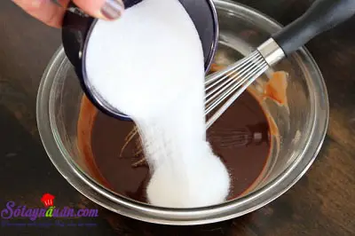 Hướng dẫn l&agrave;m b&aacute;nh Oreo bơ đậu phộng cực ngon 3