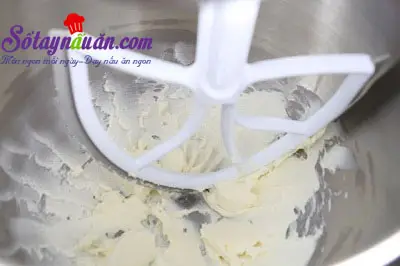Hướng dẫn l&agrave;m b&aacute;nh Oreo bơ đậu phộng cực ngon 13