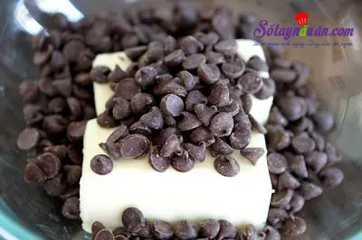 Hướng dẫn l&agrave;m b&aacute;nh Oreo bơ đậu phộng cực ngon 1