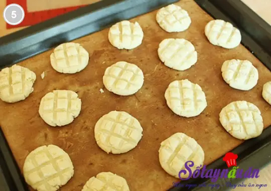 L&agrave;m b&aacute;nh quy khoai lang