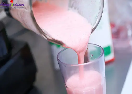 c&aacute;ch l&agrave;m sinh tố d&acirc;u t&acirc;y 6