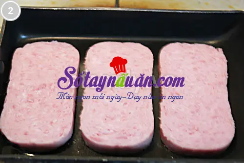 Biến tấu c&ugrave;ng cơm kẹp thịt hộp 2