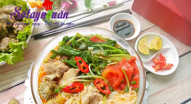 B&aacute;nh đa nấu sườn non chả vi&ecirc;n 7