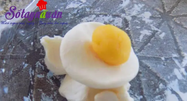 C&aacute;ch l&agrave;m b&aacute;nh r&aacute;n nh&acirc;n đậu xanh thơm ngon hết sẩy