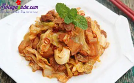 C&aacute;ch l&agrave;m bắp cải x&agrave;o thịt ba chỉ đậm đ&agrave; ngon cơm