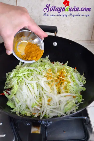 C&aacute;ch l&agrave;m b&uacute;n x&agrave;o phi&ecirc;n bản Singapore lạ m&agrave; ngon 4